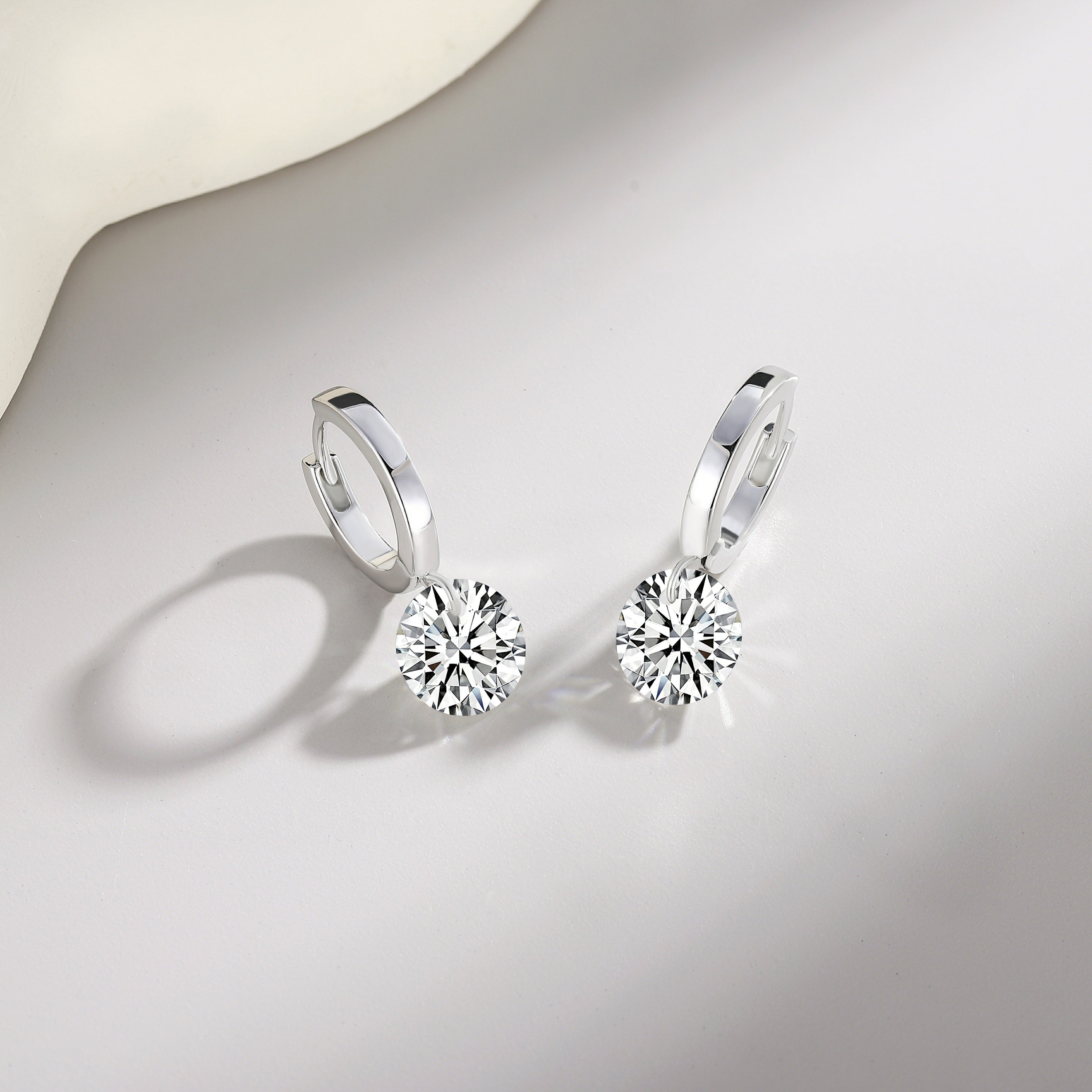 Boucles d’Oreilles Luxe Moissanite – Argent 925 Plaqué Platine